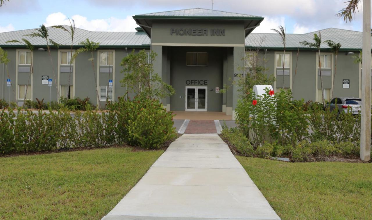 Pioneer Inn Royal Palm Beach Esterno foto