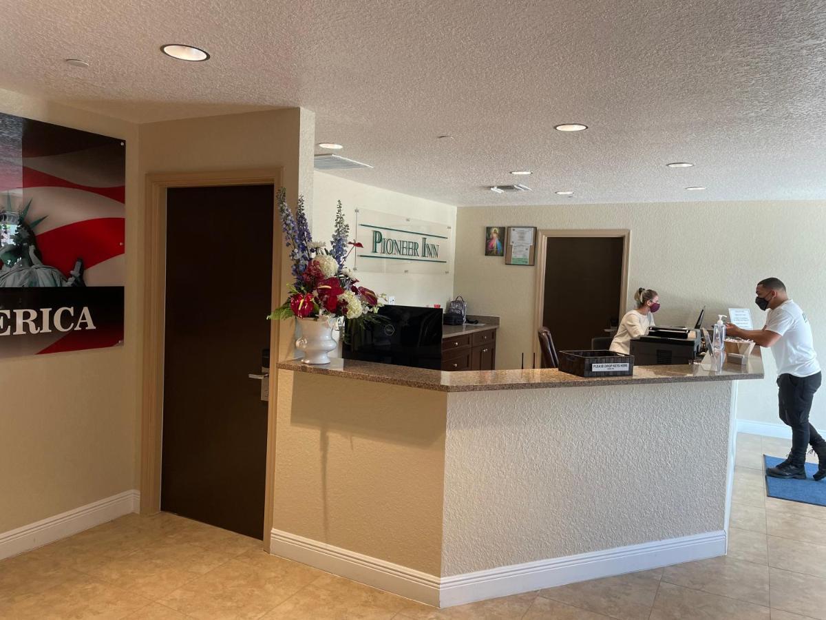Pioneer Inn Royal Palm Beach Esterno foto